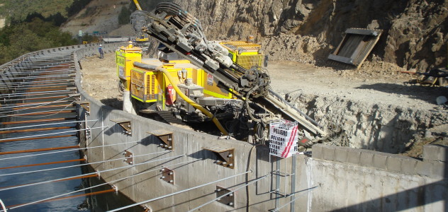 Instalación de Anclajes Post-tensados, Central Hidroeléctrica Peuchen